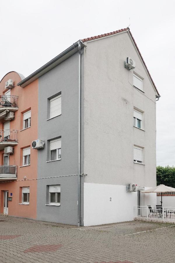 Apartman Gundulic Vinkovci Eksteriør bilde